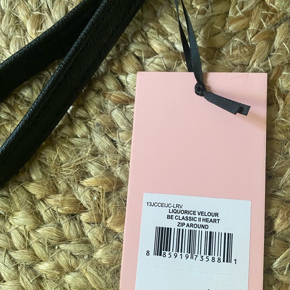 NEW JUICY COUTURE Black Velvet Licorice Heart Zip Around Wristlet 🩷 - Picture 7 of 7